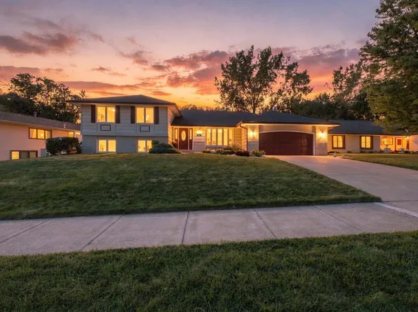9235 Hyland Creek Rd, Bloomington, MN 55437