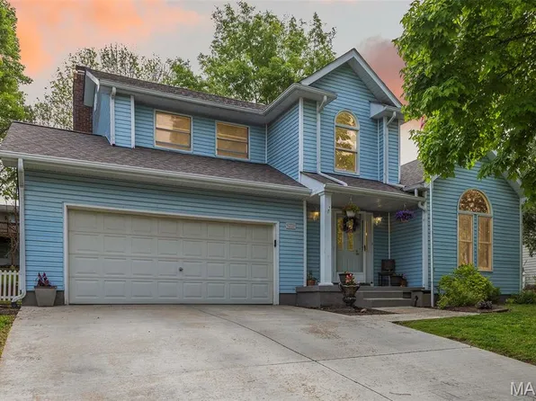 22 Whispering Oaks Dr, Washington, MO 63090