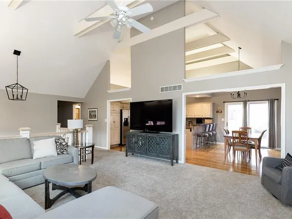 7203 NW Eastside Rd, Kansas City, MO 64152