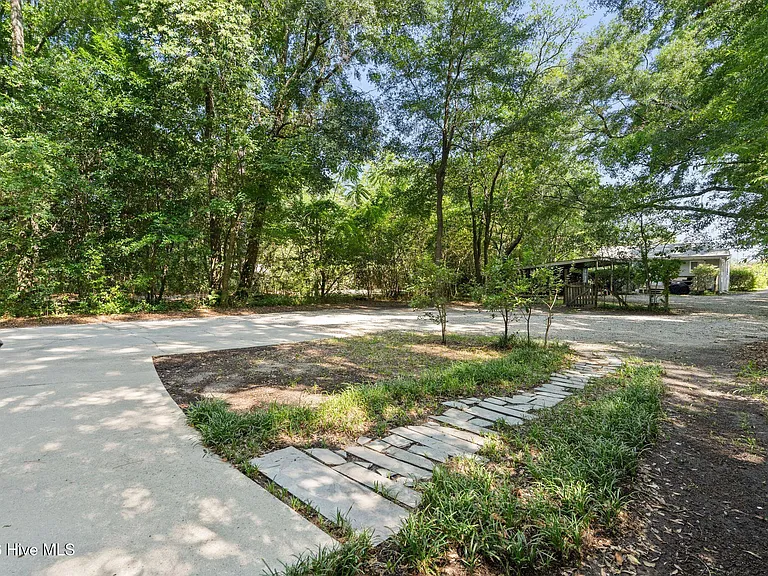 4304 Spirea Dr #B — Photo 24