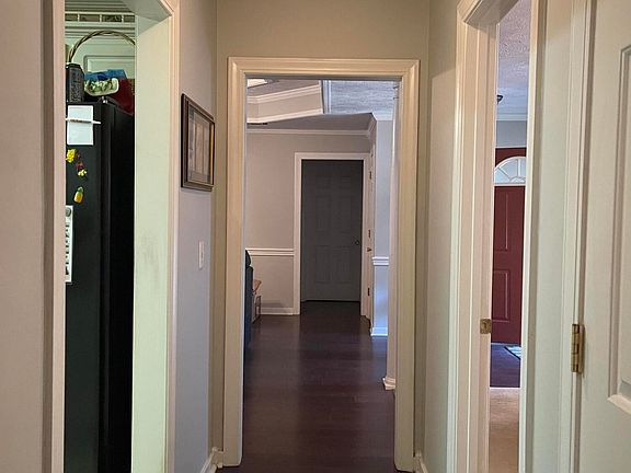 4th image of 405 Hillandale Dr