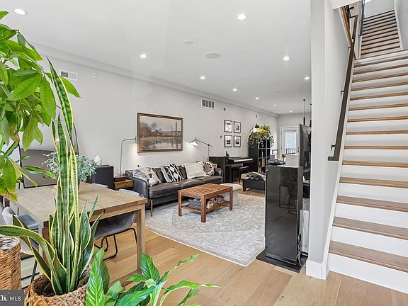 3rd image of 2656 Salmon St