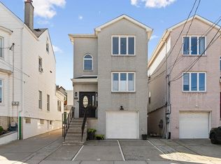 31 6th St #2, Harrison, NJ 07029
