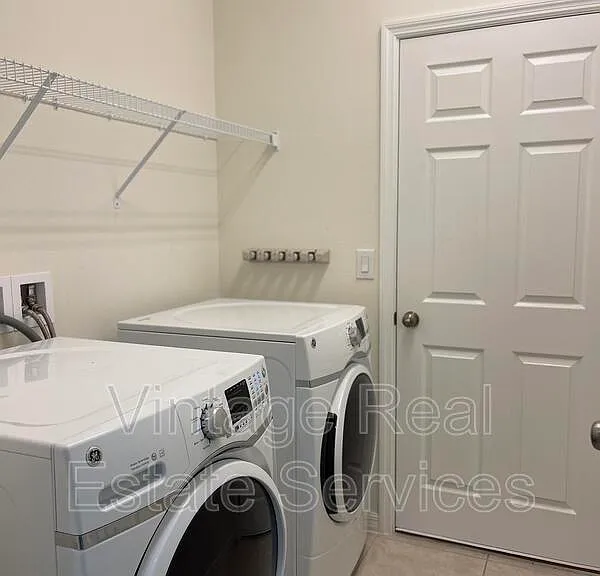 7905 Silver Clover Ct — Photo 8