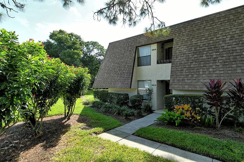 2 bed, 2.0 bath, 967 sqft, $4,500 — Photo 2