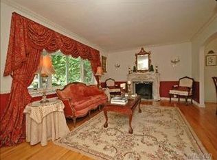 6 Timber Ln, Northport, NY 11768