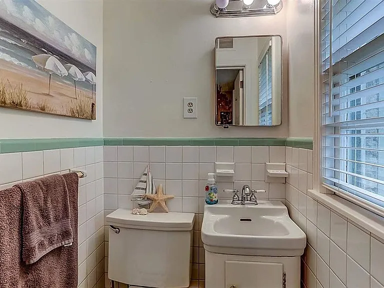 1663 Estate Dr — Photo 8