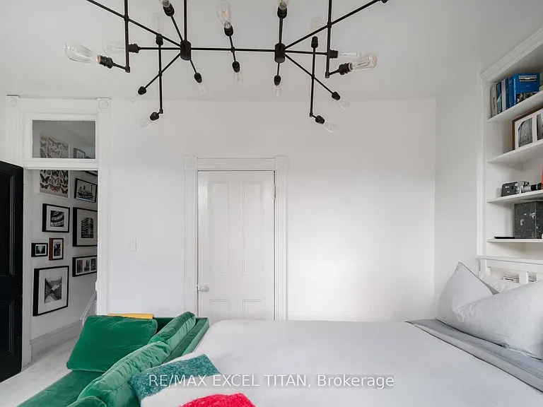 80 Willcocks St — Photo 2
