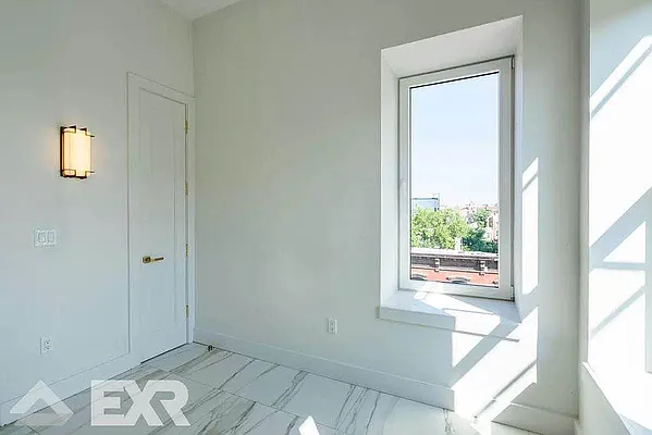 Rented by EXR | media 7