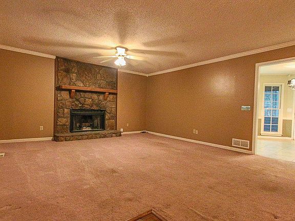 2nd image of 215 Emerald Cove Ln
