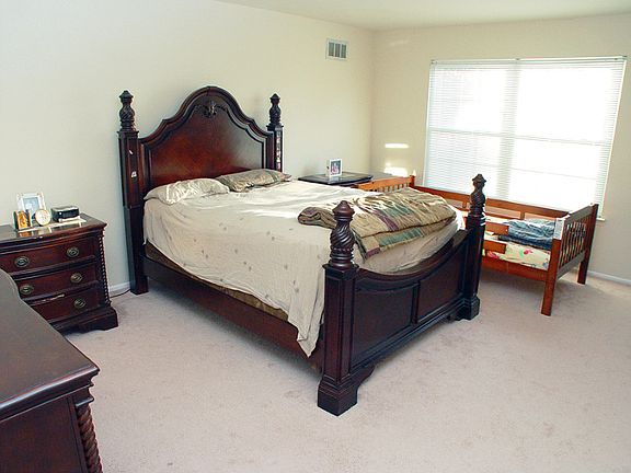 5th image of 10 W Lake Ct