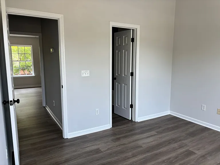 122 Hornby Cir — Photo 15