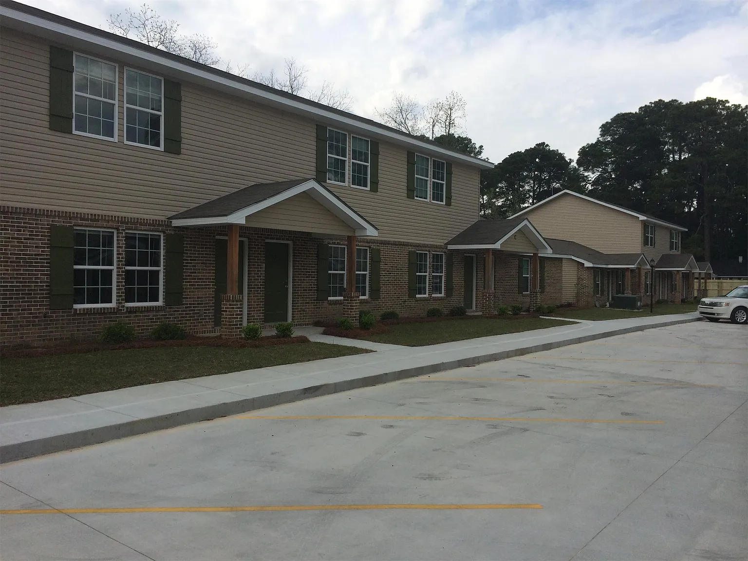 Creekside Villas — Photo 3