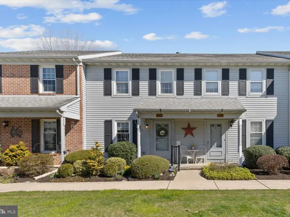 50 Ashlea Gdns, New Holland, PA 17557