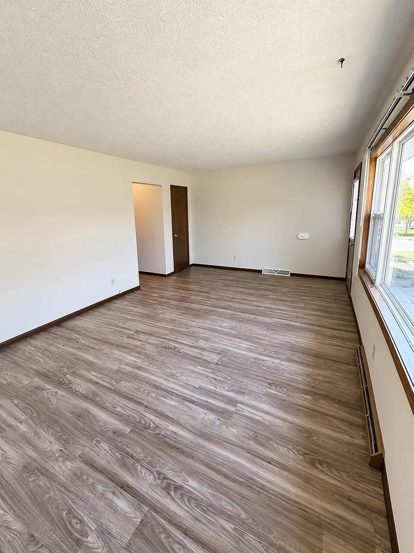 2820-2822 Beverly Hills Dr — Photo 3