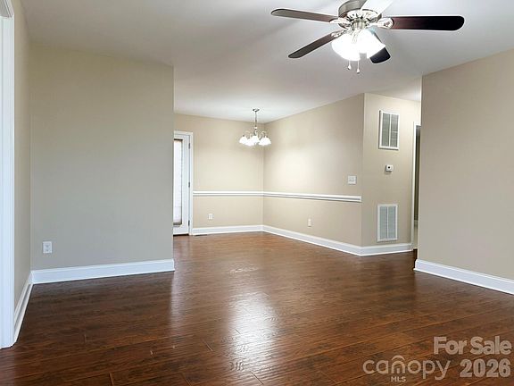 3rd image of 269 Green Meadows Dr