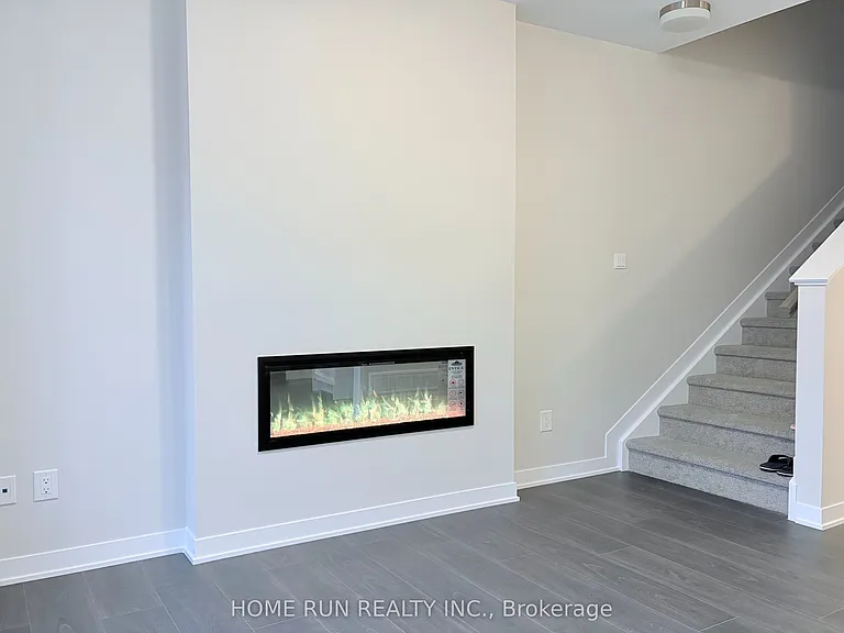 381 Les Emmerson Dr — Photo 7