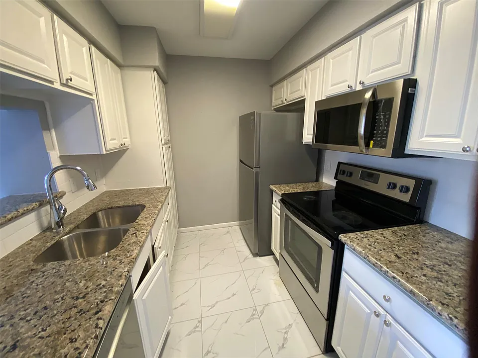6633 W Airport Blvd #903