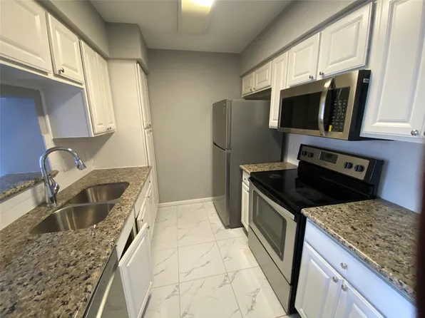 6633 W Airport Blvd APT 903, Houston, TX 77035
