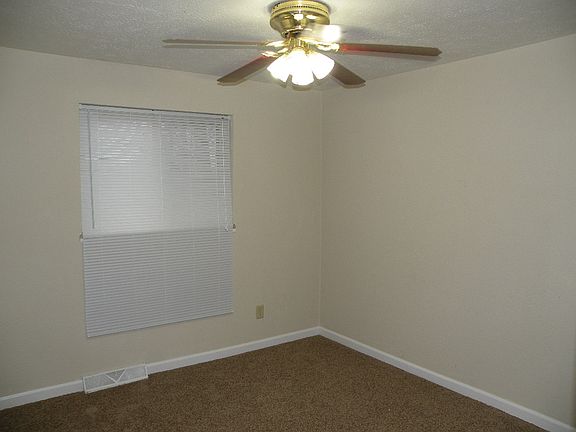 5th image of 23856 Banbury Cir APT 2C