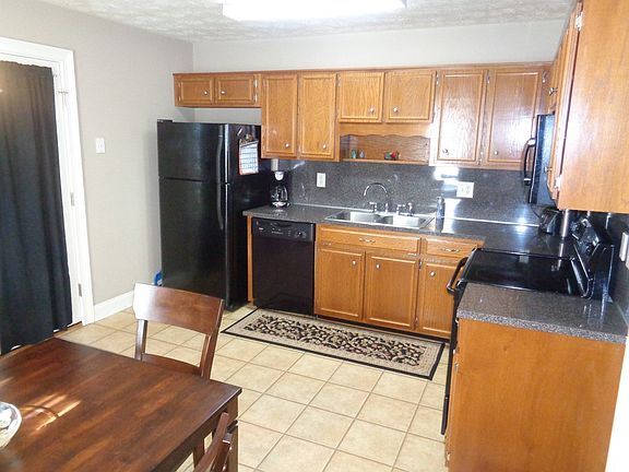3rd image of 11 Kendall Ct