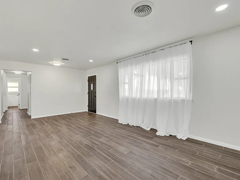 129 Young Ave — Photo 40