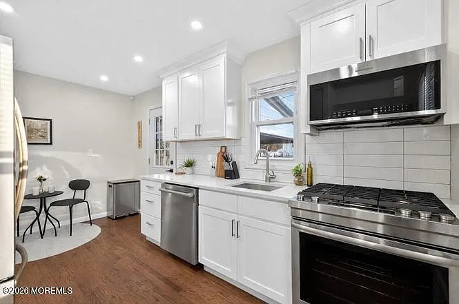 5 Lois Ave — Photo 21