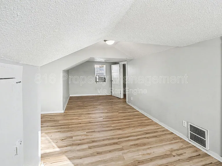 7237 Wabash Ave — Photo 9
