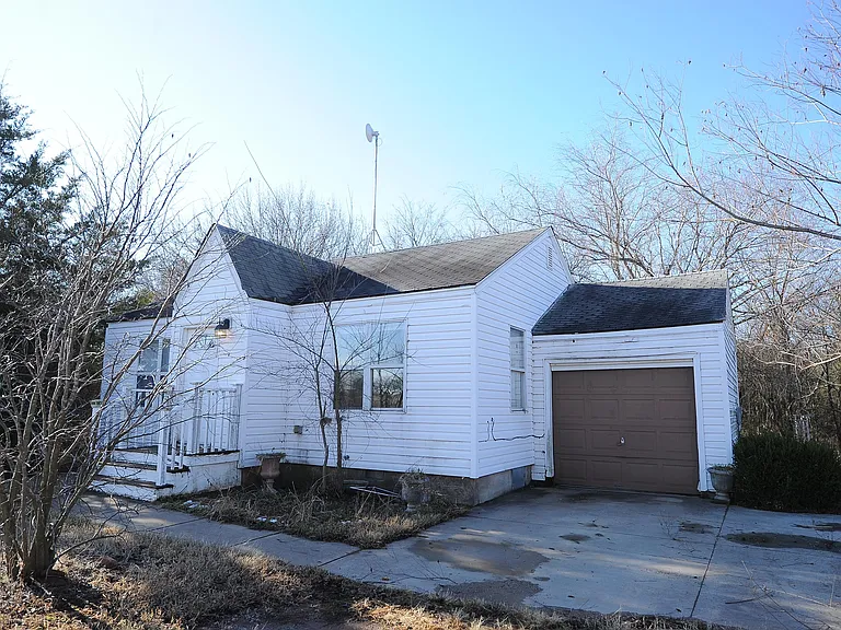 2710 S Washington St — Photo 13
