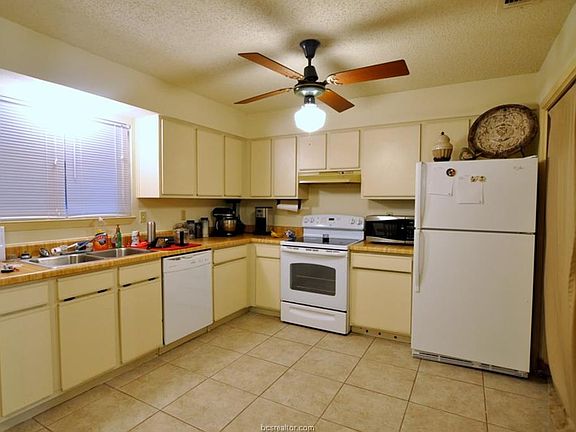 3rd image of 2307 De Lee St