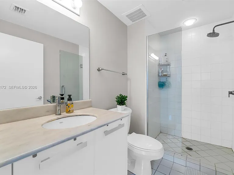 601 NE 36th St #904 — Photo 11