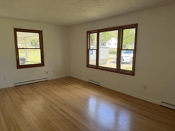 4th image of 181 Mittendorf Ave