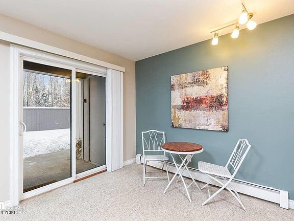 3rd image of 1610 Eastridge Dr APT 101