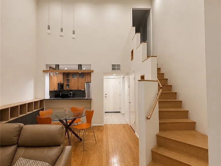 1441 Brett Pl — Photo 2