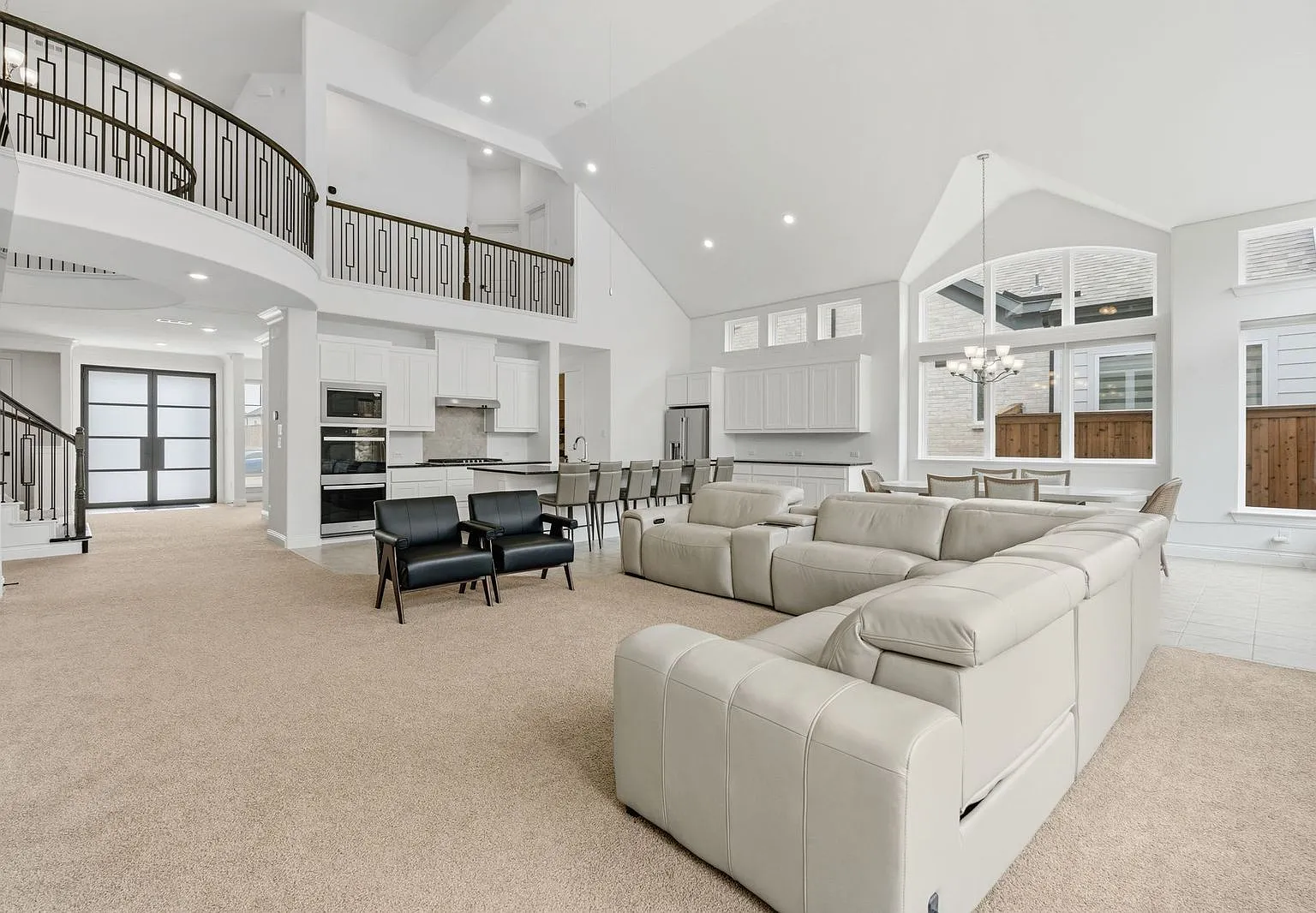 6 bed, 4786 sqft, $5,500 — Photo 3