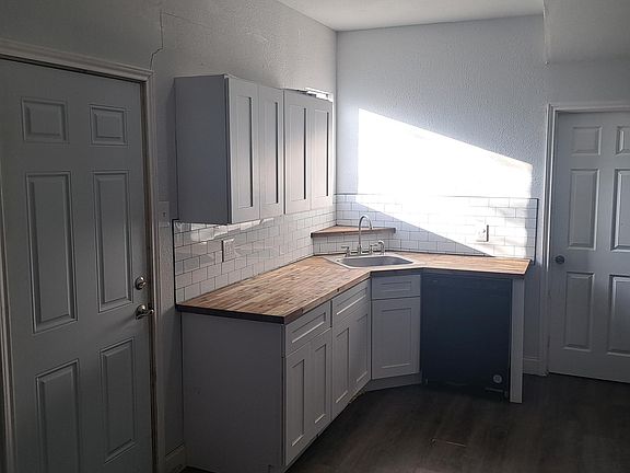 3rd image of 909 Sims Ave