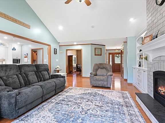 4th image of 614 Magnolia Ln