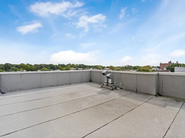 1053 New York Avenue image 7 of 13