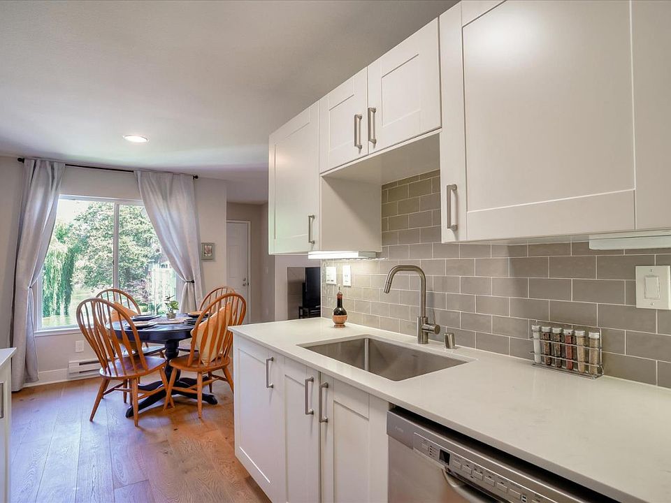 1st image of 84 Bayside Ct