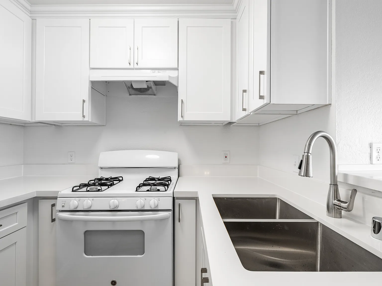 1 bed, 950 sqft, $2,100 — Photo 4