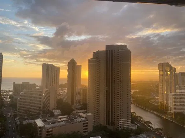 400 Hobron Ln, Honolulu, HI
