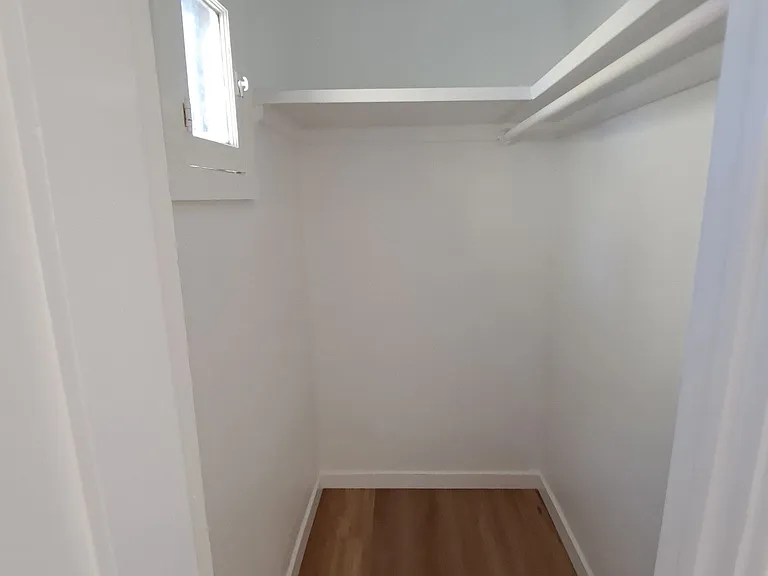 Bed room walk in closet