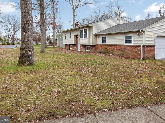 4th image of 1601 White Oak Ln