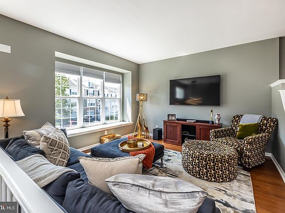 3rd image of 28 Shoreham Dr