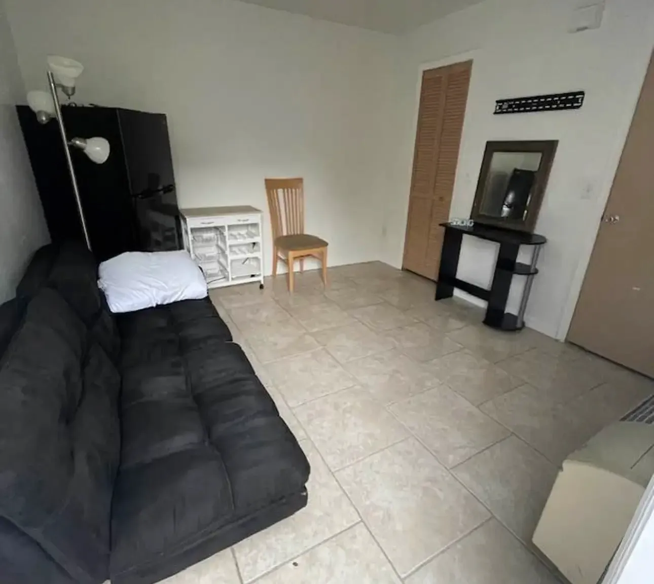 Studio, 350 sqft, $700 — Photo 1