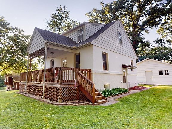 2nd image of 544 10th St NE