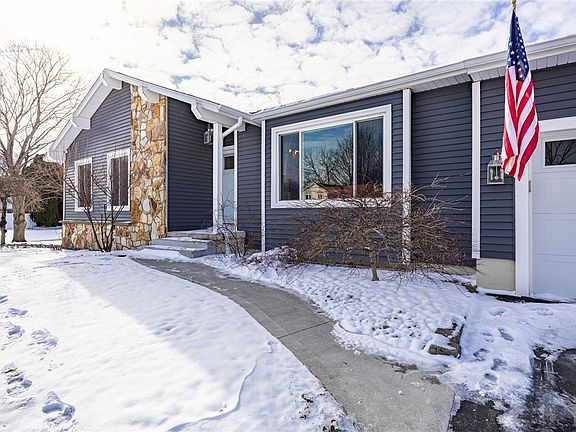 5th image of 5 Silver Ridge Dr
