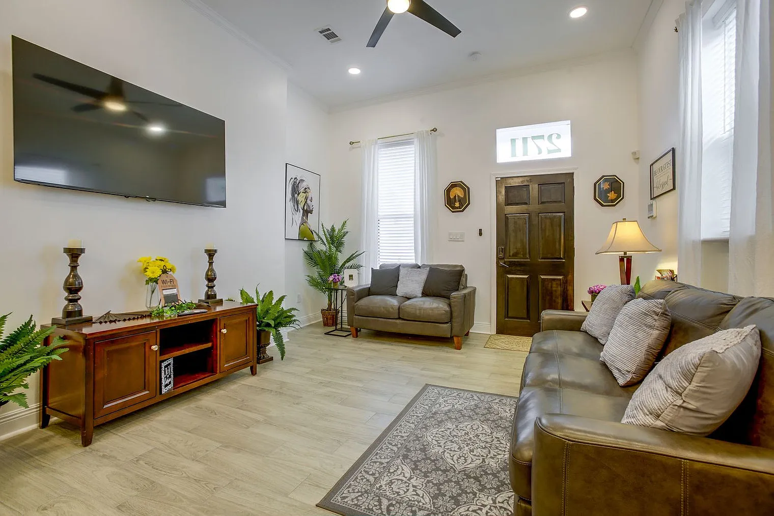 2 bed, 1.0 bath, 1496 sqft, $2,483 — Photo 2