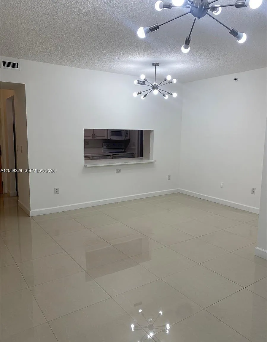 Doral House Condo No 2 — Photo 1