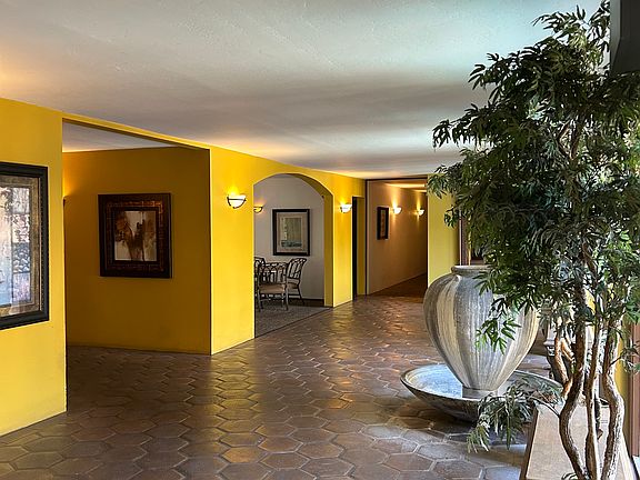 Common area, entrance to clubhouse